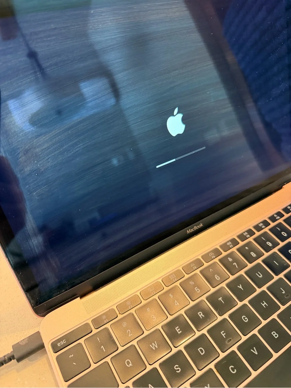 Apple MacBook Air 2016 version 12” rose gold